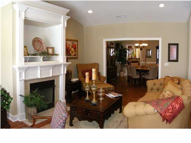 A furnished, staged room from the same November 2008 listing