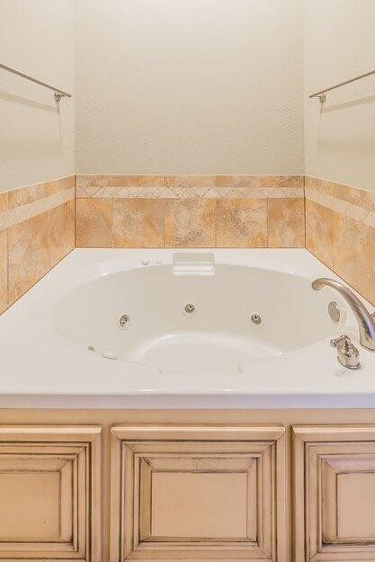 The jetted tub in the primary bath, the same one in the 2012 listing photos